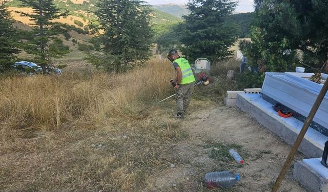 Yozgat'ta Kaymakam Talimat Verdi, Mezarlıklara Bakım Başlandı
