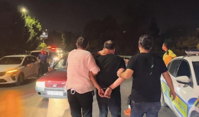 Gazetecilere Tükürdü, Polis Aracına Saldırdı! Alkollü Sürücü Ortalığı Karıştırdı
