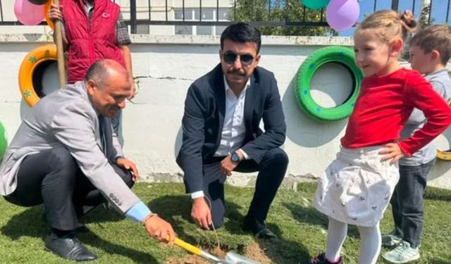 Saraykentli Minikler Kendi Fidanlarını Toprakla Buluşturdu