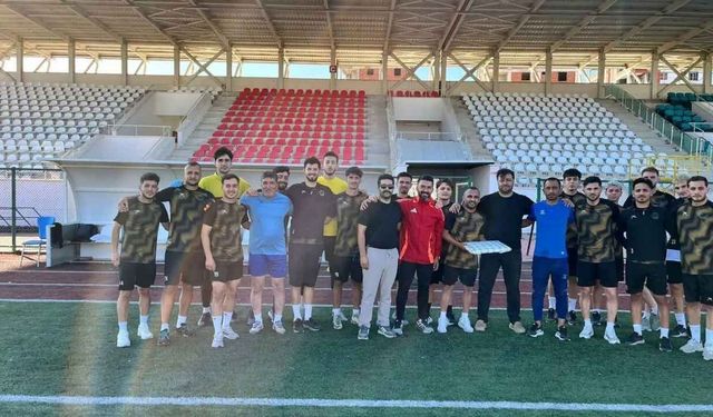 Sorgunspor FK’da Hazırlıklar Sürüyor: Antrenmana Moral Ziyareti