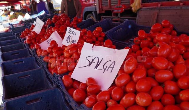 Yozgat Salı Pazarı’nda Kışlık Telaşı: Tezgahlarda Salça ve Menemen Hareketliliği