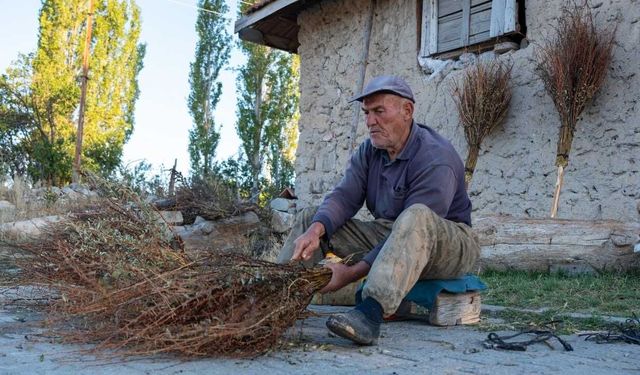 Yozgat’ta Zamana Meydan Okuyan Son Usta: Dağdan Toplayıp Sanata Dönüştürüyor!