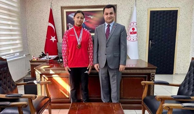 Çayıralan’ın Şampiyon Sporcusu Aybüke Kaplan’a Anlamlı Tebrik!