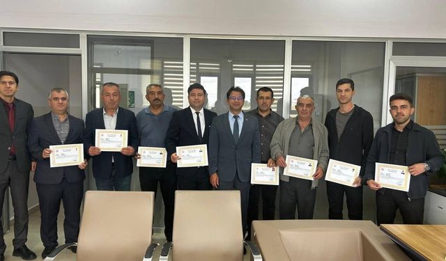 Sarıkaya’da Özverili Çalışmaya Ödül! Tapu Personeline Başarı Belgeleri Verildi