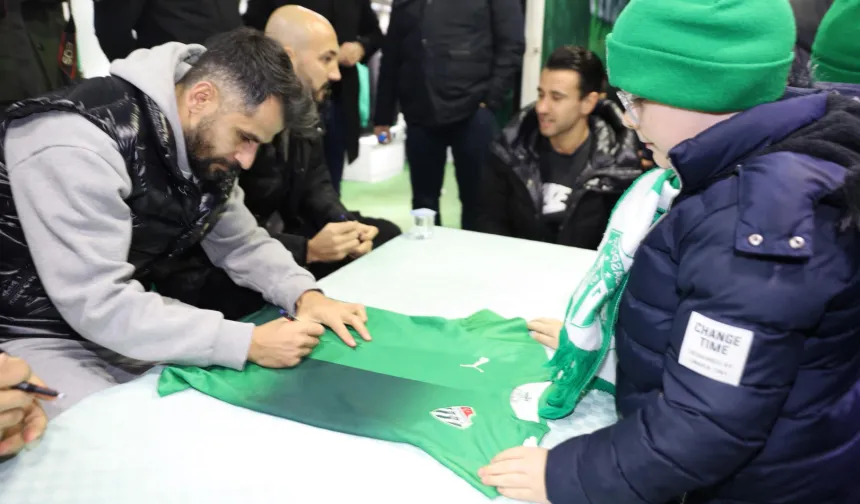 Bursaspor, ‘Yeni Yıl Meydanı’nda taraftarla buluştu