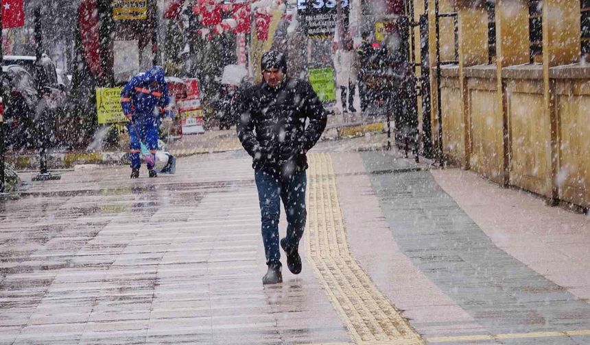 KAR YENiDEN GELiYOR KARA KIŞ ETKiLi OLACAK