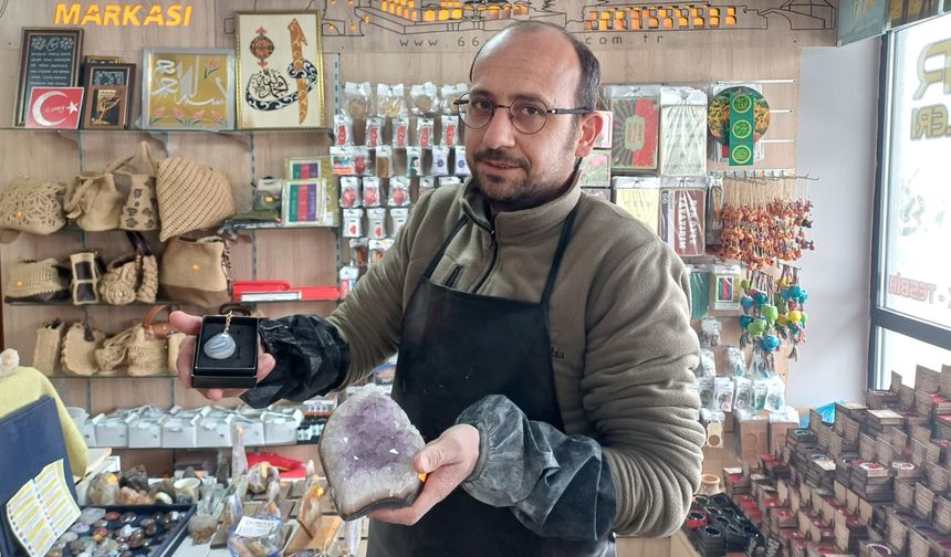 Tasarladığı taşlar geçim kapısı oldu