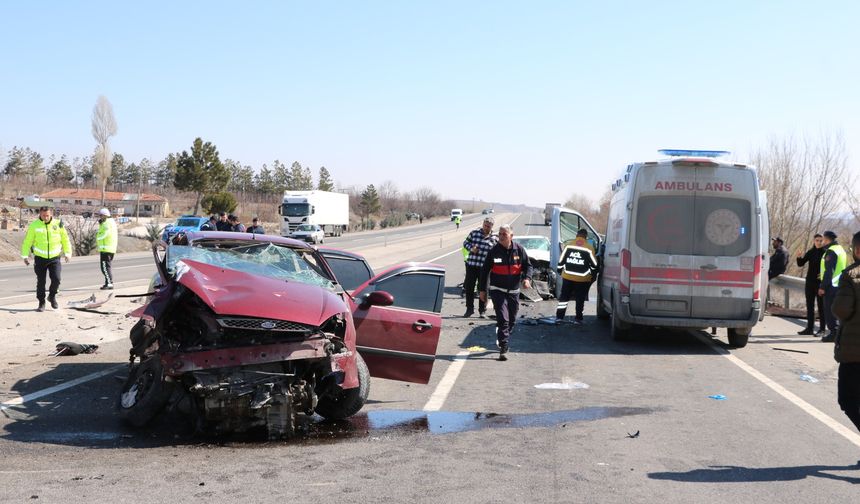 Yozgat’ta feci kaza: 3'ü ağır 5 yaralı