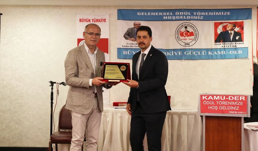 Yılın Belediye  Başkanı  Çekerek'ten!