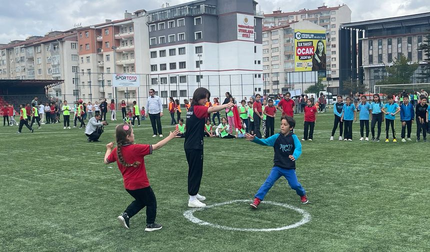 GELENEKSEL OYUNLARLA  DOYASIYA EĞLENDİLER