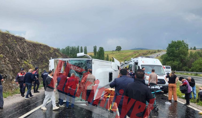 Yozgat'ta Yolcu Otobüsü Devrildi 2 Ölü, Çok Sayıda Yaralı!