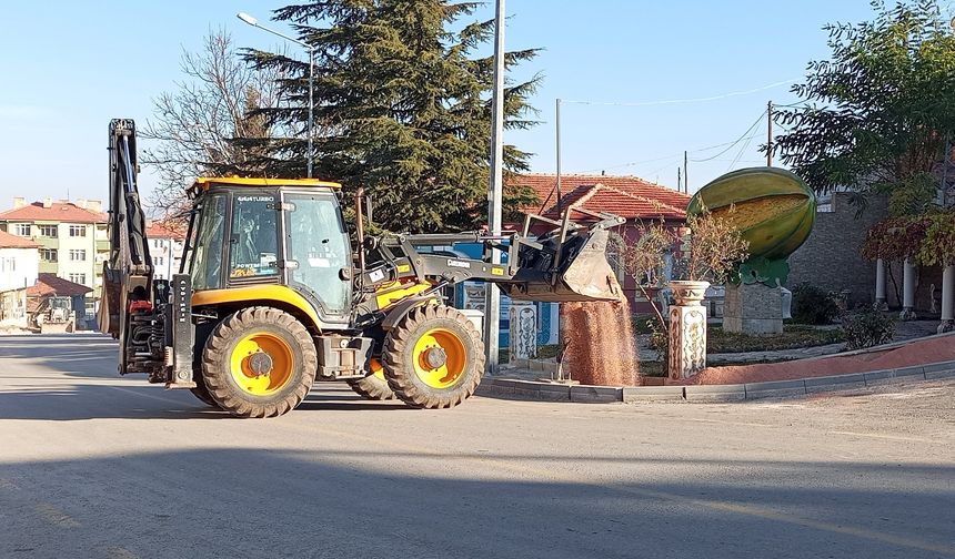 Aydıncık'ta Soğuk Havalara Rağmen Çalışmalar Devam Ediyor