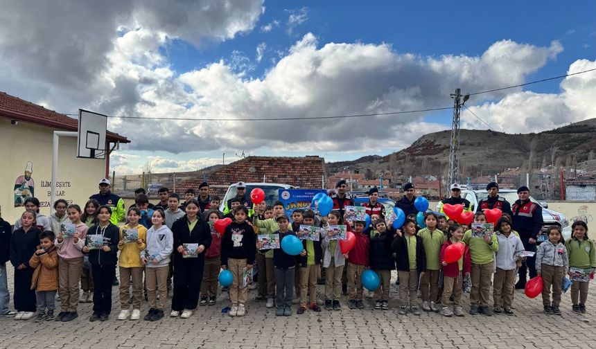 Öğrencilere Yozgat İl Jandarmadan Önemli Bilgilendirme
