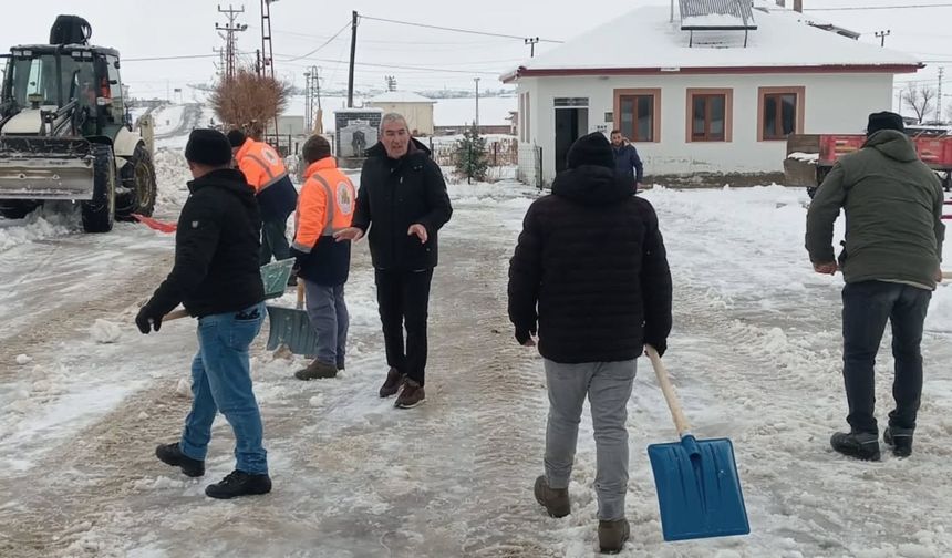 Doğankent’te Karla Mücadele Seferberliği: Yollar Ulaşıma Açıldı