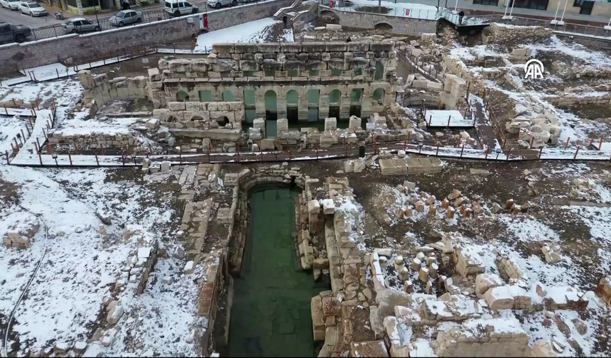 Sıcak Suyu, Hikayesi Ve Tarihiyle Büyülüyor: Yozgat’taki Roma Hamamı Gündemde