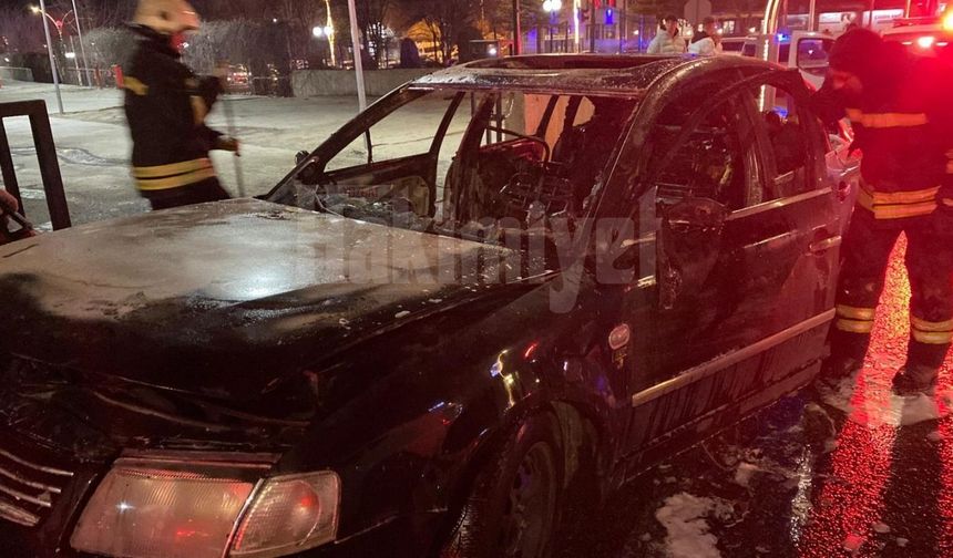 Yozgat’ta Korkutan Yangın! Seyir Halindeki Araç Alev Topuna Döndü