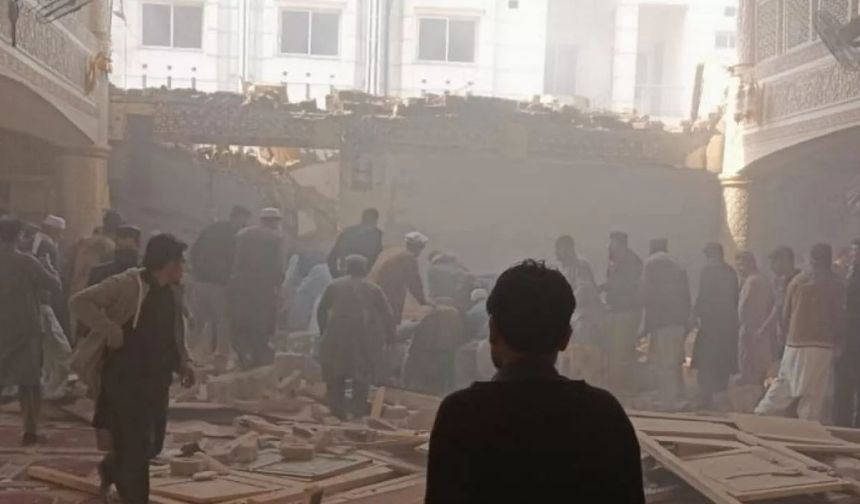 Cuma Namazında Kanlı Saldırı: Camide Patlama, 10 Ölü 80 Yaralı