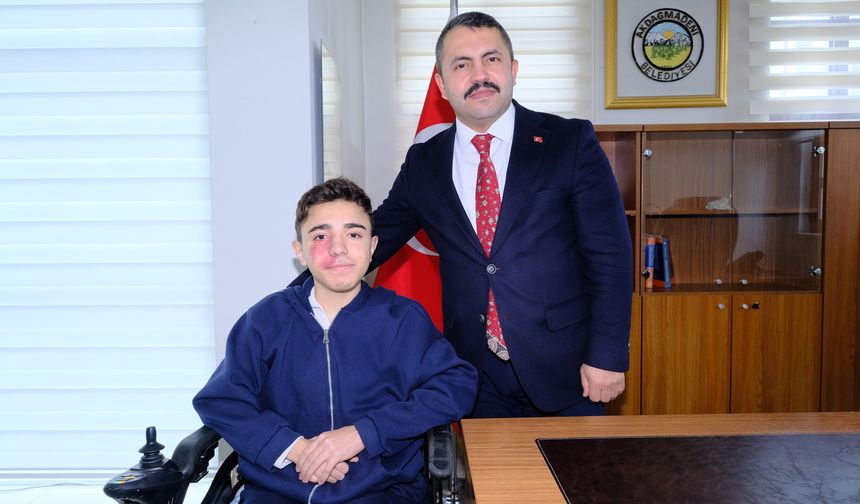 Akdağmadeni'nde DMD Hastası Başkan Yalçın'ı Ziyaret Etti