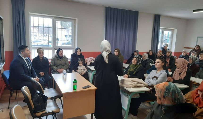 Sarıkaya'da Velilere Yönelik Değerler Eğitimi Semineri Düzenlendi