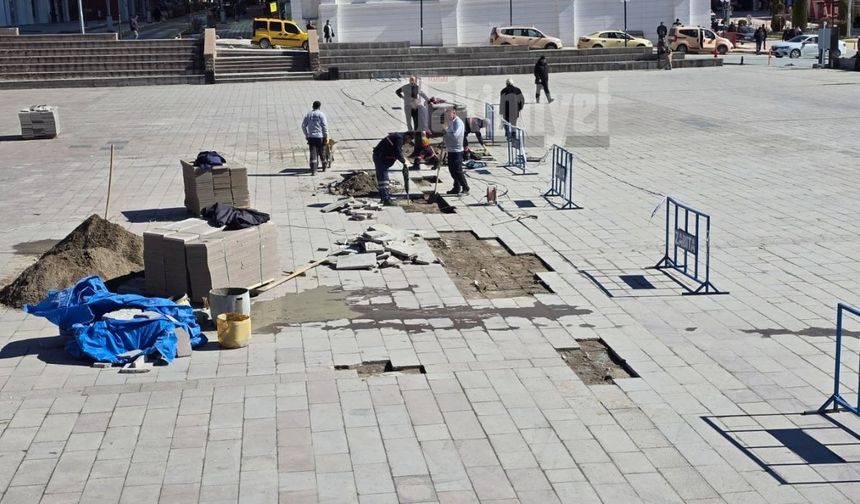 Yozgat Cumhuriyet Meydanı’nda Onarım Başladı: Kırılan Taşlar Yenileniyor