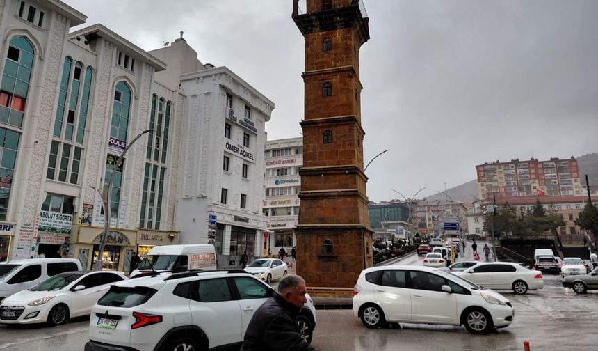 Yozgat’ta Şiddetli Yağış: Dakikalar İçinde Yollar Göle Döndü