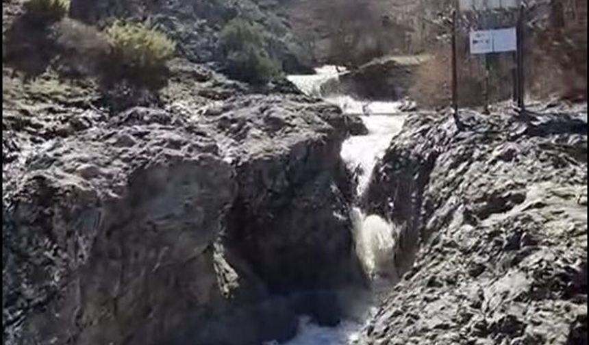 Bayramda Keşfetmek İsteyenlere: Yozgat’ta Gizli Kalmış Şelale Büyülüyor