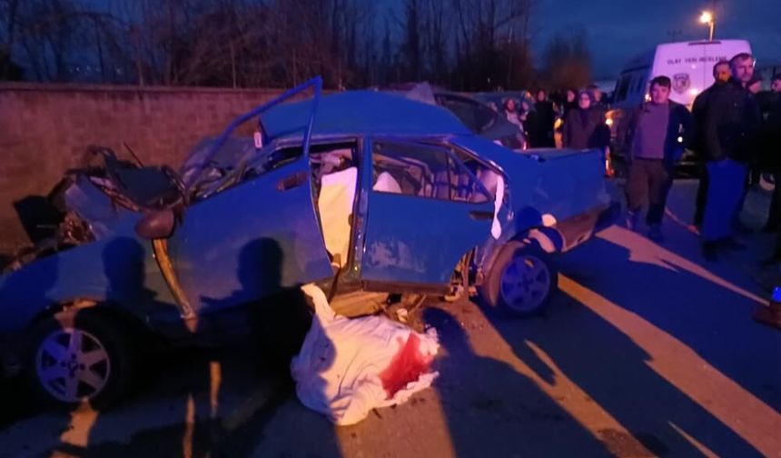 Son Dakika! Akyazı’da SUV Otomobile Saplandı: 1 Ölü, 1 Yaralı