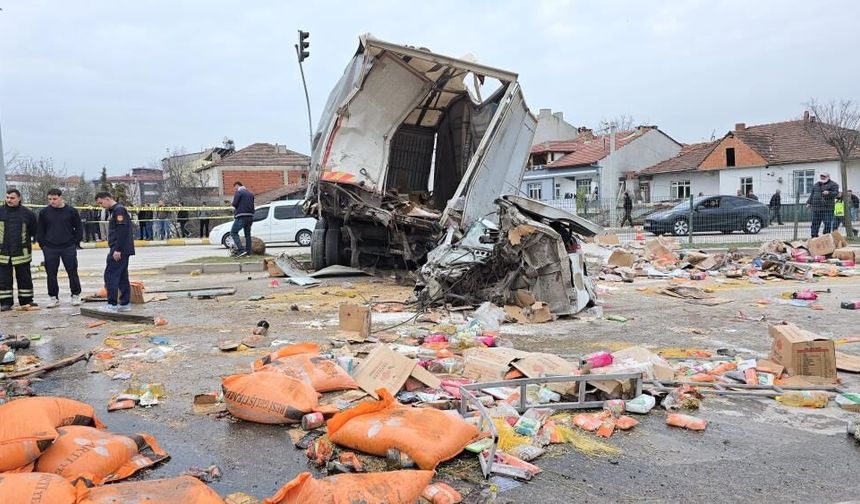 Tır kontrolden çıktı:  7 araç birbirine girdi, 18 kişi yaralandı