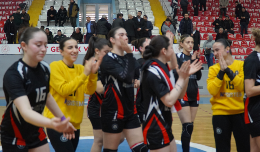MC Sistem Yozgat Gençlikspor devreyi 16-10 önde kapattı