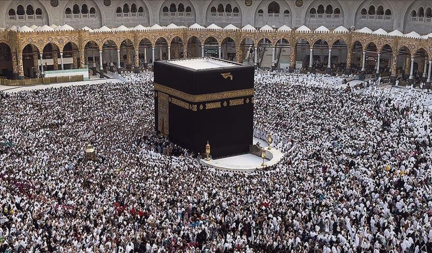 Umreye Giden Vatandaşlara Kritik Uyarı: Kayıt Dışı Turlara Dikkat!