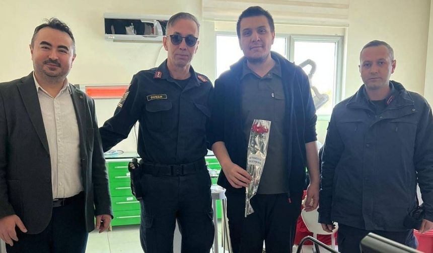 Yenifakılı Jandarması’ndan Duygulandıran 14 Mart Ziyareti
