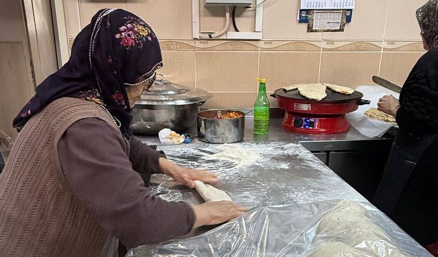 Yozgat'ta Alparslan Türkeş Huzurevi Sakinleri Ocak Başına Geçti