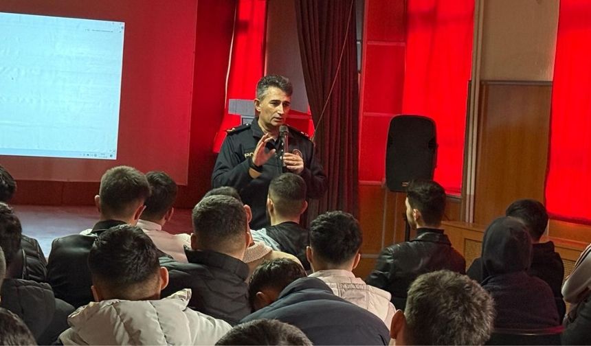 Yozgat'ta Bilinçli Nesil İçin Adım: Polis ve Öğrenciler Bir Arada