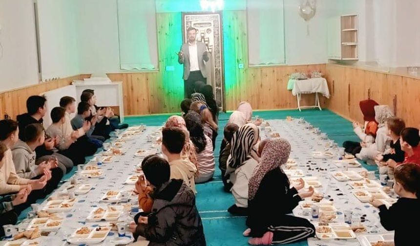 Yozgat'ta Çocukların İftar Heyecanı Camiide Yaşandı
