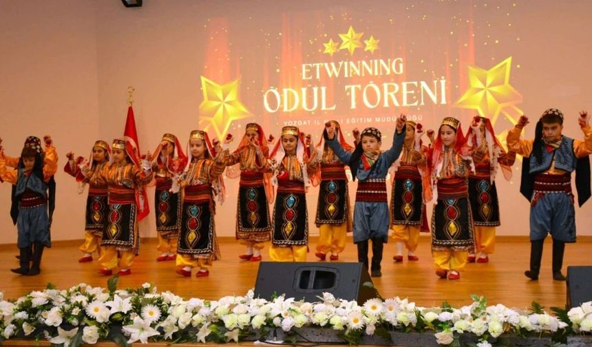 Yozgat'ta Eğitimde Gurur Günü: e-Twinning Kalite Etiketleri Sahiplerini Buldu