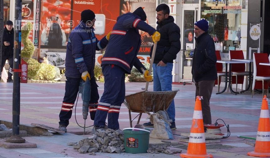 Yozgat’ta Kaldırımlar Tamir Edildi : Lise Caddesi’nde Dikkat Çeken Düzenleme