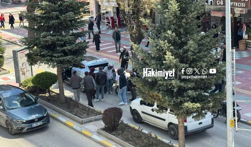 Dikkatsizlik Kazayı Getirdi: Motosiklet Sürücüsü Yere Savruldu