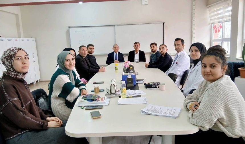 Kadışehri Belediye Başkanı Karadavut’tan Okullara Destek Ziyaret