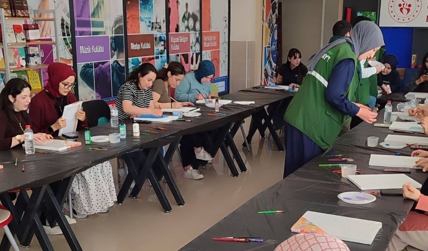 Renklerin Özgürce Konuştuğu Bir Atölye: Gençler Tuval Başında Buluştu