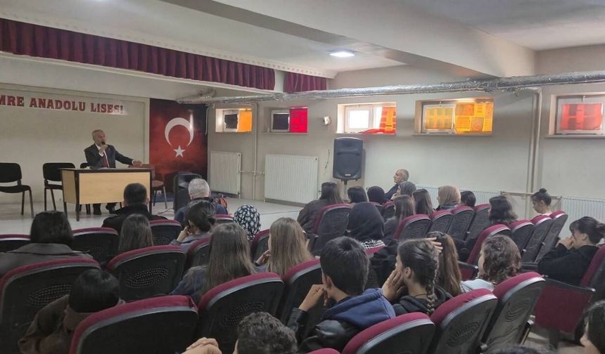 Yozgatlı Öğrencileri Meraklandıran Söyleşi: Müftü Elveren Ne Anlattı?