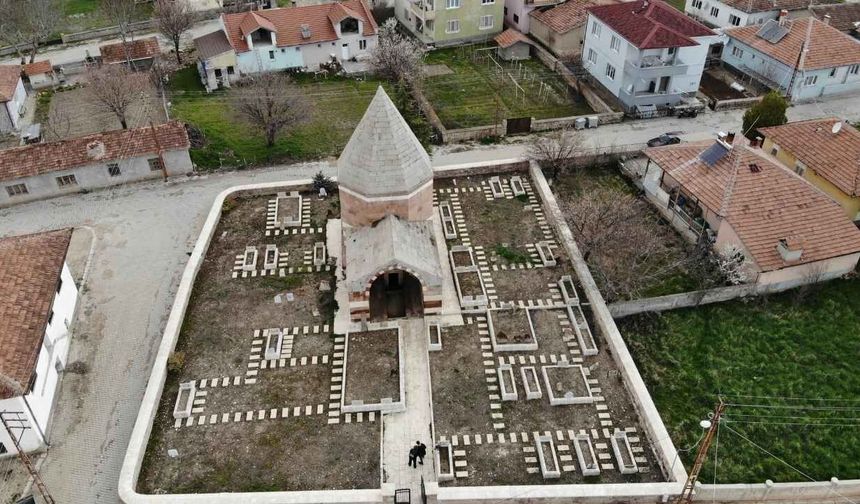 Yozgat’ta 500 Yıllık Gizem! Şah Sultan Türbesi Görenleri Büyülüyor