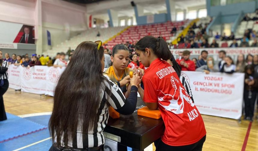 Yozgat'ta Bilek Güreşi Yıldızlar Grup Yarışmaları Tamamlandı