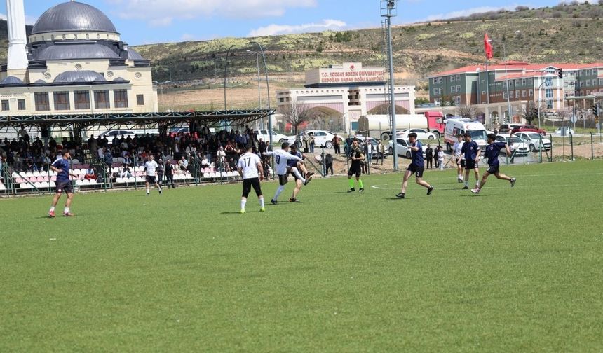 Yozgat'ta Gençliğin Enerjisi Sahaya Yansıdı: Kampüste Nefesler Tutuldu