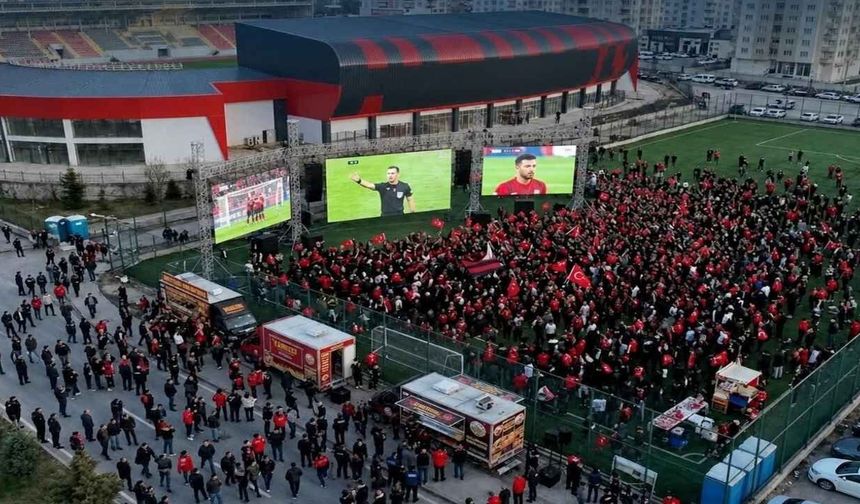 Yozgat'ta Dev Ekran Kuruluyor: Taraftarlar Maçı Birlikte İzleyecek
