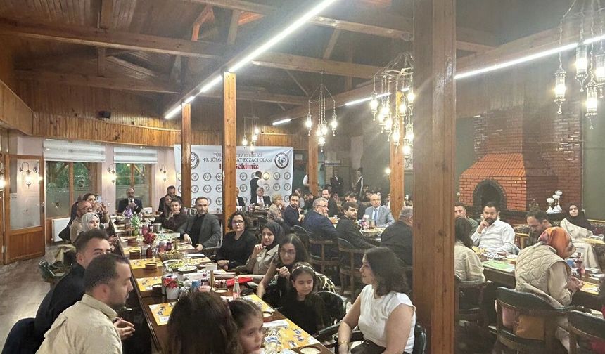 Yozgat'ta Eczacılar Kutlama Yaptı