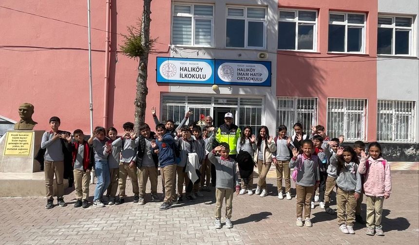 Yozgat'ta Jandarma Geleceğin Sürücülerini Bilgilendirdi