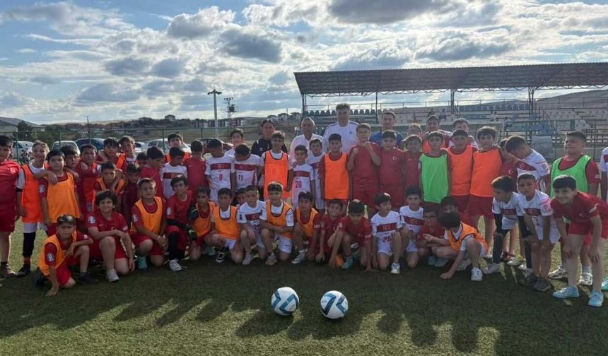 Şefaatli Belediyesi Yaz Futbol Okulu Başladı