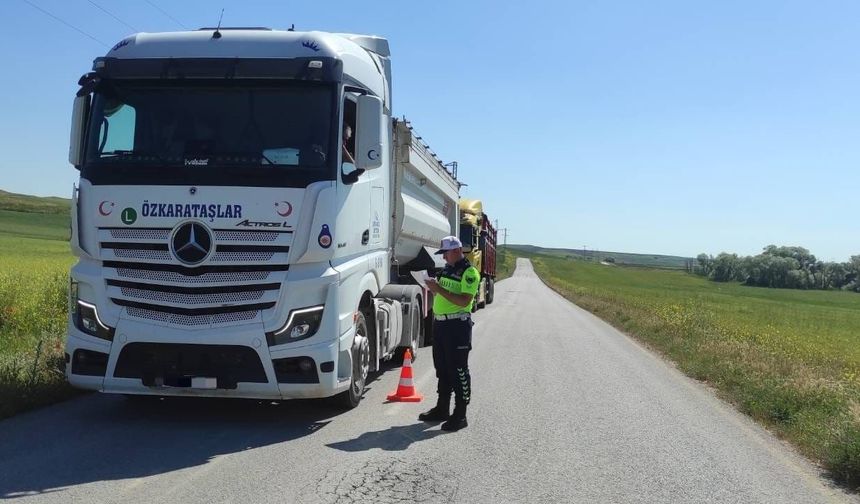 Şefaatli'de Jandarmadan Ticari Araçlara Özel Denetim
