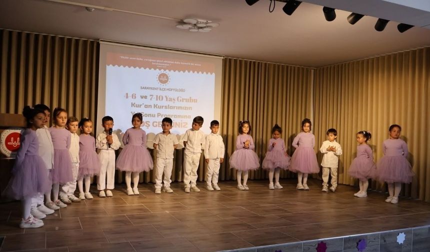 Yozgat Saraykent'te Öğrencilerin Gösterisinde Duygular Coştu