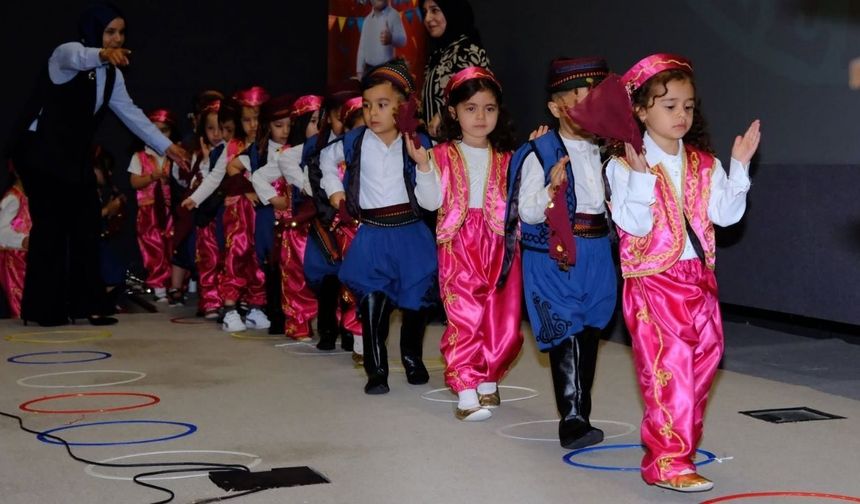 Yozgat'ın Akdağmadeni İlçesinde Bizim Ev Kreş Mezuniyet Töreni Düzenlendi